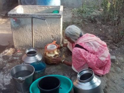 Senior citizens of Wardha migrated to Pune and Mumbai due to water shortage | पाणीटंचाईपायी वर्ध्यातील ज्येष्ठ नागरिकांनी धरला पुण्या-मुंबईचा रस्ता