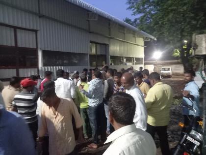 Power outage due to bill fatigue, patient dies on ventilator in Uchgaon kolhapur | बिल थकल्याने वीज खंडित, उचगावमध्ये व्हेंटिलेटरवरील रुग्णाचा झाला मृत्यू; भर पावसात नातेवाईकांचे आंदोलन