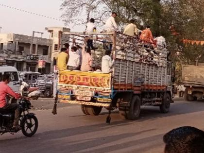 Fun on the road, not cheap | रस्त्यावर मस्ती, जान नही सस्ती Fun on the road, not cheap | रस्त्यावर मस्ती, जान नही सस्ती