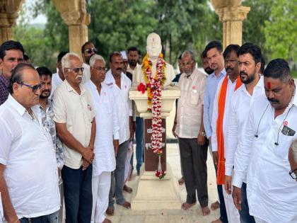 Raju Shetty, the leader of Swabhimani Shetkar Sangathan, started a protest from in Gahuli Yavatmal district to demand that farmers loans be waived off | कर्जमुक्तीसाठी ‘स्वाभिमानी’चे ‘गहुली’मधून आंदोलन; महाराष्ट्रभर दौरा