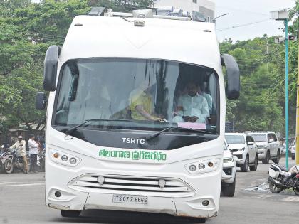 K. Chandrasekhar Rao's fleet of 20 cars with identical serial numbers, a discussion took place in Kolhapur | ६६६६..; के. चंद्रशेखर राव यांच्या ताफ्यात एकसारख्या क्रमाकांच्या २० गाड्या, कोल्हापुरात रंगली चर्चा