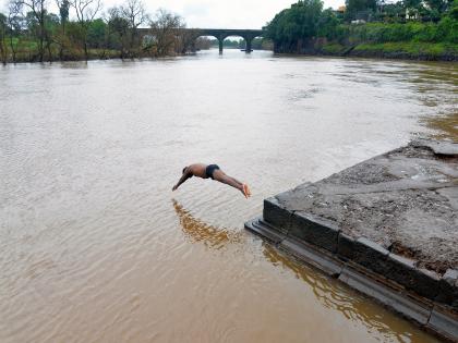 Heavy rain in Gaganbawda, Radhanagari in Kolhapur district Discharge from Radhanagari dam increased | कोल्हापूर जिल्ह्यात गगनबावडा, राधानगरीत जोरदार पाऊस; राधानगरी धरणातून विसर्ग वाढला Heavy rain in Gaganbawda, Radhanagari in Kolhapur district Discharge from Radhanagari dam increased | कोल्हापूर जिल्ह्यात गगनबावडा, राधानगरीत जोरदार पाऊस; राधानगरी धरणातून विसर्ग वाढला
