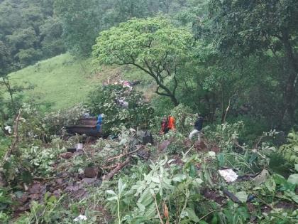 5 killed, 4 injured after milk tanker fell into valley in Kasara ghat | कसारा घाटात दूध टँकर दरीत कोसळून 5 ठार, 4 जखमी