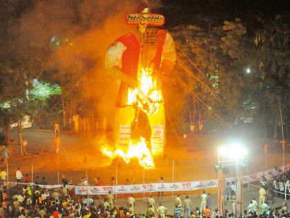  Combustion of 51-footed Ravana statue | ५१ फुटांच्या रावण पुतळ्याचे अंबानगरीत दहन