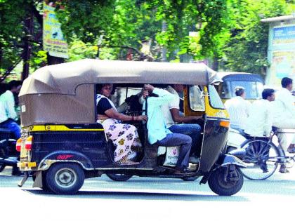 Action: Incessant traffic from rickshaw pullers continues; Neglect of police traffic rules | कारवाई बासनात : रिक्षाचालकांकडून बेशिस्त वाहतूक सुरूच; पोलिसांचे दुर्लक्ष वाहतुकीच्या नियमांची पायमल्ली