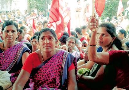 Front of Anganwadi workers' front | अंगणवाडी कर्मचाºयांचा मोर्चा