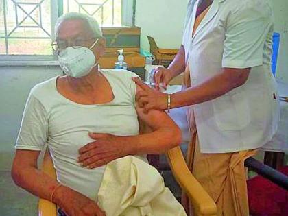 140 seniors got vaccinated at the hospital | रूग्णालयात 140 जेष्ठांना मिळाली लस