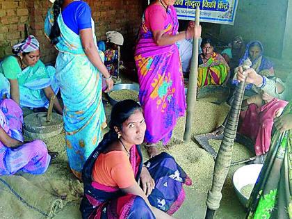 Rice business started with hammer | हातसळीद्वारे सुरू केला तांदळाचा व्यवसाय