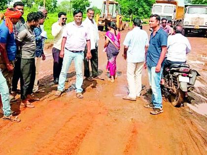 Brahmapuri-Wadsa route was immediately clared | ब्रह्मपुरी-वडसा मार्गावरील ‘तो’ खड्डा त्वरित बुजविला