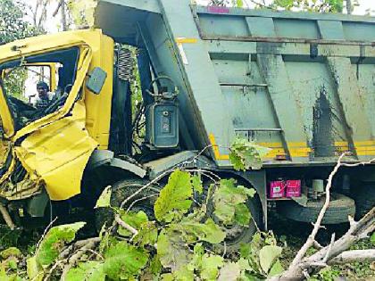 भरधाव हायवा ट्रकला अपघात