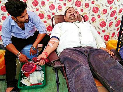 Blood donation of 82 people | वडसात ८२ जणांचे रक्तदान