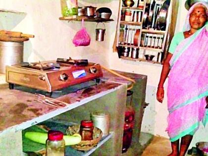 35 thousand women have the basis for the brilliance of cooking | ३५ हजार महिलांना स्वयंपाकासाठी उज्ज्वलाचा आधार