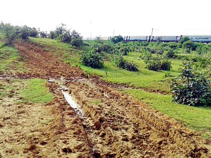Struggle for the 800 meter road for 50 years | ८०० मीटर रस्त्यासाठी ५० वर्षांपासून संघर्ष Struggle for the 800 meter road for 50 years | ८०० मीटर रस्त्यासाठी ५० वर्षांपासून संघर्ष