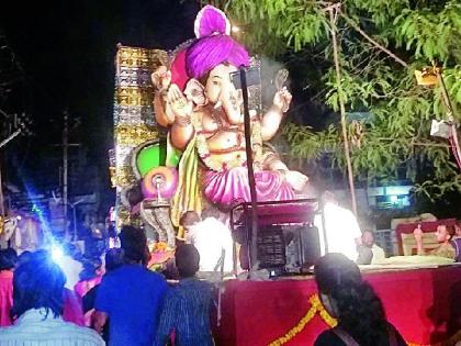 Ganapati arrived this year only from the pit | यंदाही गणरायाचे आगमन खड्ड्यातूनच