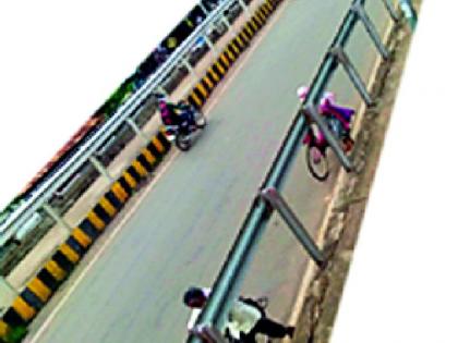 Give the report of the old flyover till 10th July | जुन्या उड्डाणपुलाचा अहवाल १० जुलैपर्यंत द्या