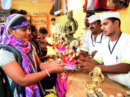 Demonstration of various items made by prisoners | कैद्यांनी तयार केलेल्या विविध वस्तूंचे प्रदर्शन