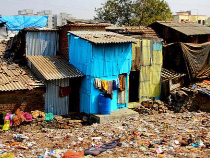 Sinnar's slum dwellers demand naming of houses | सिन्नरच्या झोपडपट्टीवासीयांची घरे नावावर करण्याची मागणी