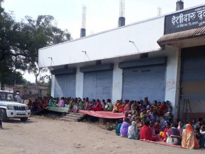 Woman guarding women for pistol | दारूबंदीसाठी महिलांचा रात्रभर पहारा