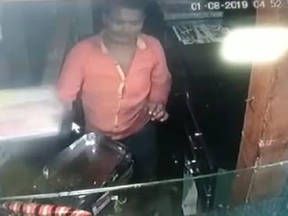 Theft in 4 shops in Mantha | मंठा येथे चार दुकाने फोडली; ७० हजारांचा मुद्देमाल लंपास