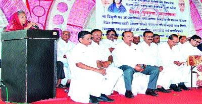 Priority in education: Nilima Pawar: Members will take guidance and take guidance | पाल्यांना नोकरीत प्राधान्य नीलिमा पवार : सभासदांच्या गाठीभेटी घेऊन मार्गदर्शन घेणार Priority in education: Nilima Pawar: Members will take guidance and take guidance | पाल्यांना नोकरीत प्राधान्य नीलिमा पवार : सभासदांच्या गाठीभेटी घेऊन मार्गदर्शन घेणार