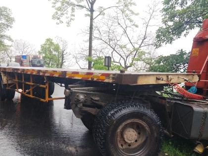 Traffic jam due to trailer stopped in Kasara Ghat | कसारा घाटात बंद पडलेल्या ट्रेलरमुळे वाहतूक ठप्प