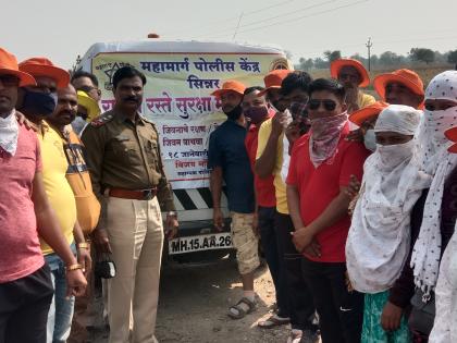 Lessons on road safety for devotees in Palkhi Padayatra | पालखी पदयात्रेतील भाविकांना रस्ते सुरक्षेसंबंधी धडे