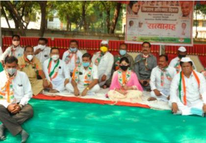 Congress Satyagraha in Nandurbar | कॅांग्रेसचा नंदुरबारात सत्याग्रह Congress Satyagraha in Nandurbar | कॅांग्रेसचा नंदुरबारात सत्याग्रह