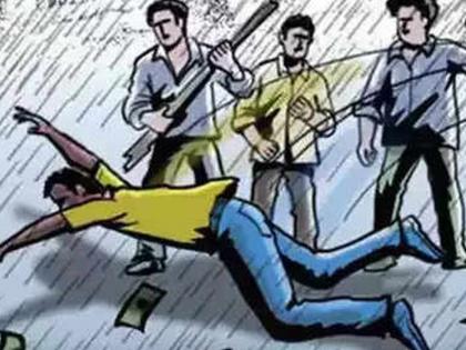 Speaking of the rickshaw rush | रिक्षा लावण्याच्या वादातून हाणामारी Speaking of the rickshaw rush | रिक्षा लावण्याच्या वादातून हाणामारी