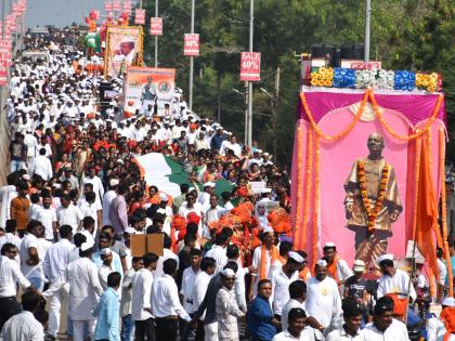 Meeting to greet the 'Sardar' of solidarity | एकात्मतेच्या ‘सरदारा’ला मानवंदना देण्यासाठी जमले साऱे़़ Meeting to greet the 'Sardar' of solidarity | एकात्मतेच्या ‘सरदारा’ला मानवंदना देण्यासाठी जमले साऱे़़
