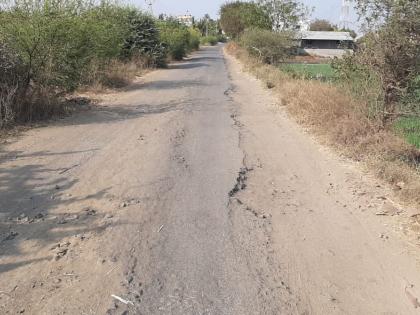  Jalgaon Ghata-Kuridgaon Road awaiting demolition! | जळगावफाटा-कुरडगाव रस्ता डांबरीकरणाच्या प्रतिक्षेत !