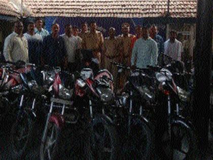 Chalisgaon thieves get 14 bikes | चाळीसगावला चोरट्यांकडून १४ दुचाकी हस्तगत