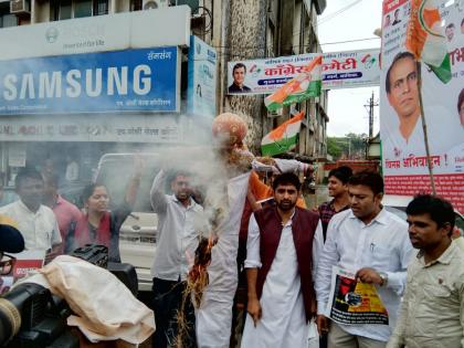 Bangi presents Yogi with Youth Congress! | युवक कॉँग्रेसकडून योगींना बांगड्याची भेट !