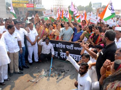 Parbhani: Combustion of EVM replication | परभणी : ईव्हीएमच्या प्रतिकृतीचे दहन Parbhani: Combustion of EVM replication | परभणी : ईव्हीएमच्या प्रतिकृतीचे दहन