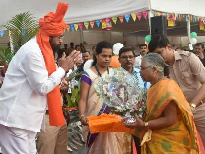 Guardian Minister Eknath Shinde's presentation at the center of Thane Development | ठाणे विकासाच्या केंद्रस्थानी पालकमंत्री एकनाथ शिंदे यांचे प्रतिपादन