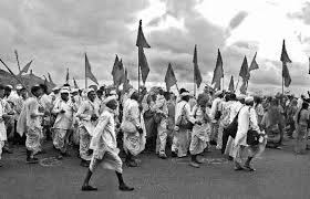 Breaking the hundred year tradition of village tour | गाव प्रदक्षिणा फेरीची शंभर वर्षाची परंपरा खंडित