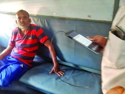 No masks, no distractions in reserved railway carriages | रेल्वेच्या आरक्षित डब्यात ना मास्क, ना डिस्टन्सिंग