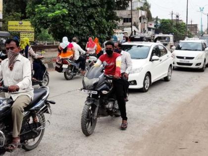 As soon as the market opened, a crowd of citizens erupted | बाजारपेठ उघडताच उसळली नागरिकांची गर्दी