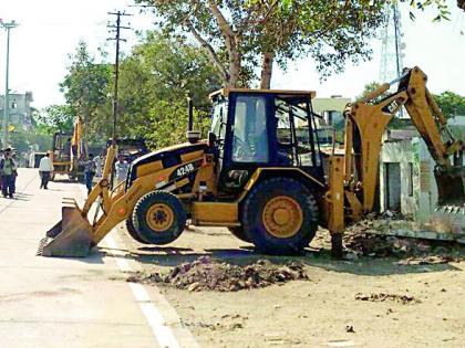  Bulldozers scattered over 75 year old encroachment | ७५ वर्ष जुन्या अतिक्रमणावर बुलडोजर फिरले