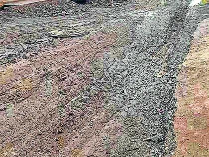 Waghapur's 'walk' difficult for the underground drainage work | भुयारी गटाराच्या कामाने वाघापूरची ‘वाट’ कठीण