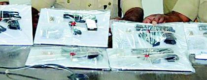 Six pistols, twelve cartridges seized and six smugglers arrested | सहा पिस्टल, बारा काडतूस जप्त, सहा तस्करांना अटक