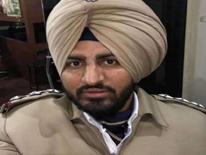 shoking...! He became DSP and fooled Punjab police; Married with woman officer | बापरे...! त्यानं चक्क उपअधिक्षक बनून पोलिसांनाच गंडवलं; महिला अधिकाऱ्यासोबत केलं लग्न