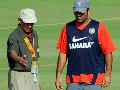 After almost 80 years, he said goodbye to the cricket ground | तब्बल 80 वर्षांनंतर 'त्यांनी' केला क्रिकेटच्या मैदानाला अलविदा