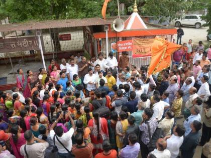 Tension on deleting religious places in Nagpur | नागपुरात धार्मिक स्थळे हटवण्यावरून तणाव