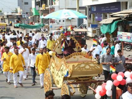 Shirpur Shri Shanghrao to pay homage to Daksanthi Janam Bora | शिरपूर श्रीसंघातर्फे दिक्षार्थी जैनम बोरा यांची शोभायात्रा Shirpur Shri Shanghrao to pay homage to Daksanthi Janam Bora | शिरपूर श्रीसंघातर्फे दिक्षार्थी जैनम बोरा यांची शोभायात्रा