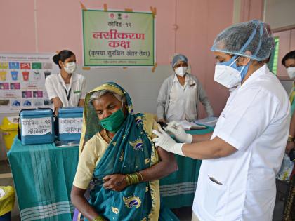 100% vaccination of citizens above 45 years of age in 76 villages | Corona vaccine In Kolhapur : ७६ गावांमधील ४५ वर्षांवरील नागरिकांचे १०० टक्के लसीकरण