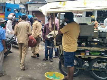 Municipal administration takes action against hawkers: 20 cylinders seized | महानगरपालिका प्रशासनाची खाऊगाडीवाल्यांवर कारवाई : २० सिलिंडर जप्त