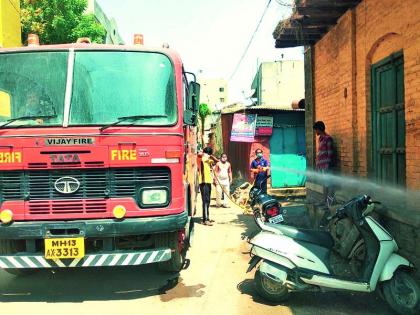 Firefighters are now spraying | आग विझवण्यासाठी धावणाºया अग्निशामक दलाच्या गाड्या आता फवारणीला