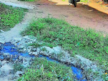 Citizens struggle for a road, drain, for two decades | दोन दशकांपासून रस्ता, नालीसाठी नागरिकांचा संघर्ष