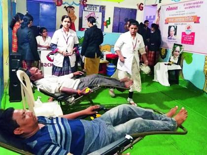 Babuji honored with blood donation at Bhandara | भंडारा येथे रक्तदान करून बाबूजींना आदरांजली