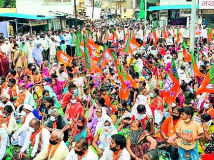 BJP locks district marketing office | जिल्हा पणन कार्यालयाला भाजपने ठोकले कुलूप BJP locks district marketing office | जिल्हा पणन कार्यालयाला भाजपने ठोकले कुलूप